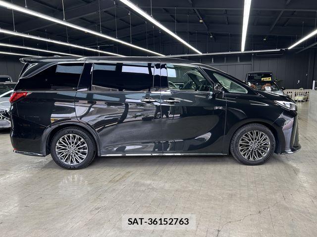 Lexus LM 2025-05 6676679-7
