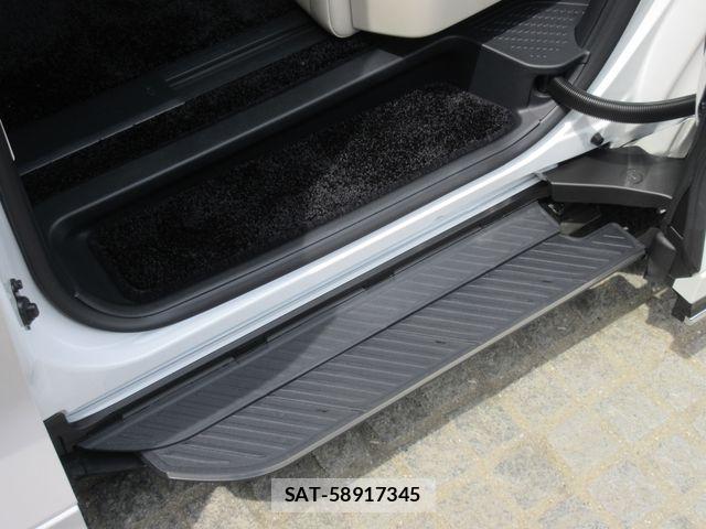 Lexus LM 2025-03 6676677-13