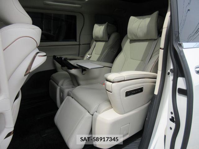 Lexus LM 2025-03 6676677-14