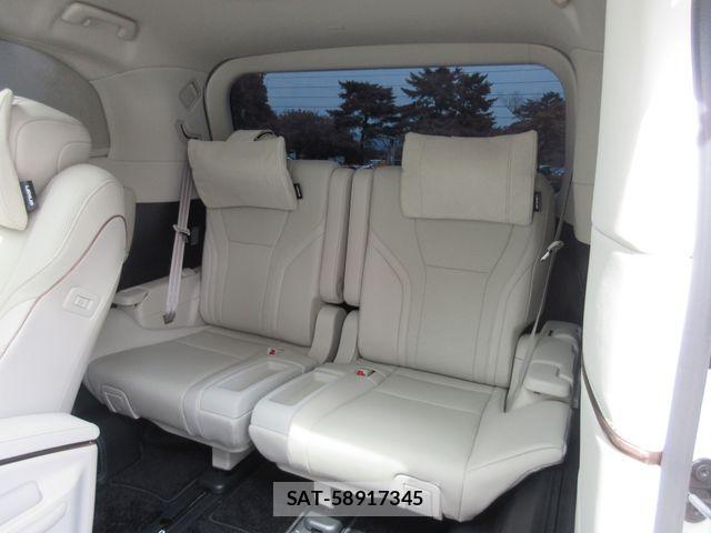 Lexus LM 2025-03 6676677-16