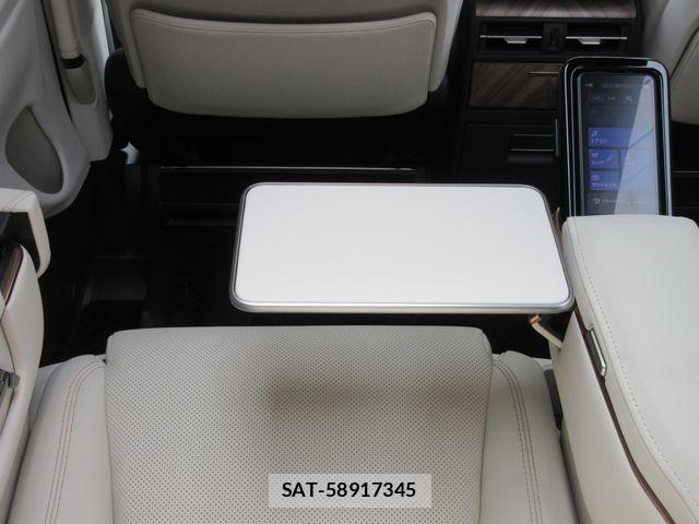 Lexus LM 2025-03 6676677-17