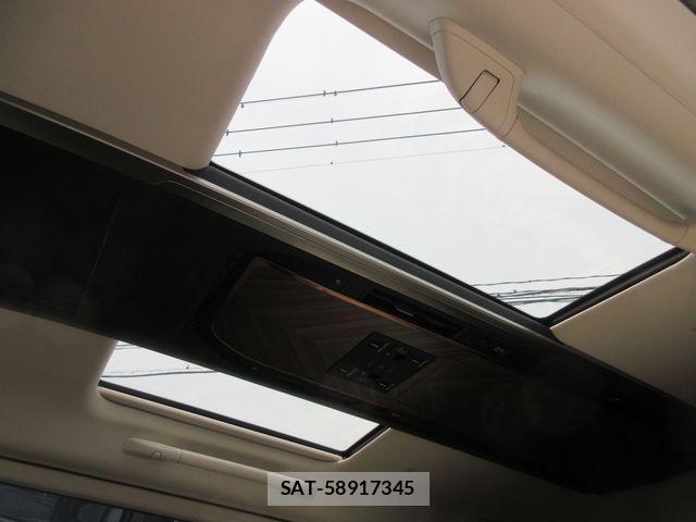 Lexus LM 2025-03 6676677-20