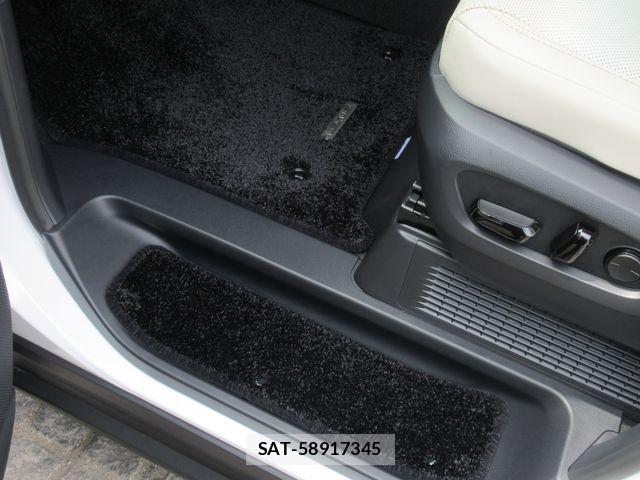 Lexus LM 2025-03 6676677-24