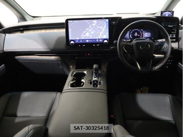 Lexus LM 2024-06 6676678-2