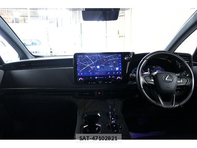 Lexus LM 2024-11 6716523-12