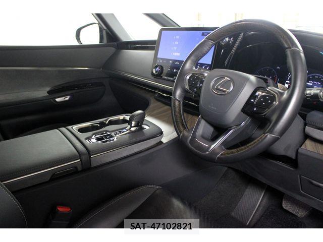 Lexus LM 2024-11 6716523-25