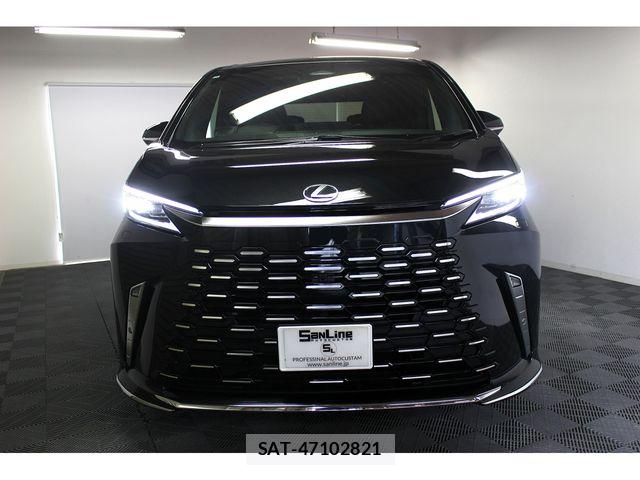 Lexus LM 2024-11 6716523-4