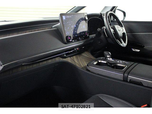 Lexus LM 2024-11 6716523-8