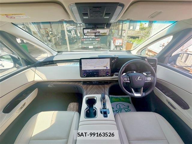 Lexus LM 2025-03 6815698-1