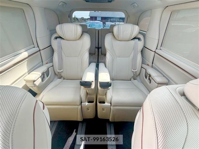 Lexus LM 2025-03 6815698-3