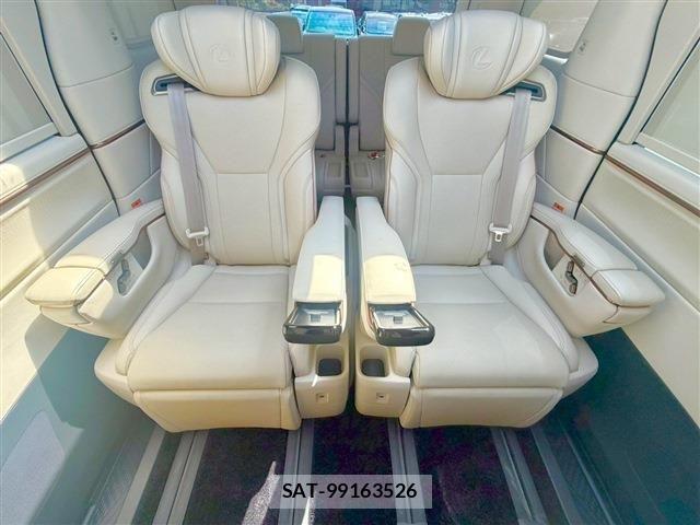 Lexus LM 2025-03 6815698-4