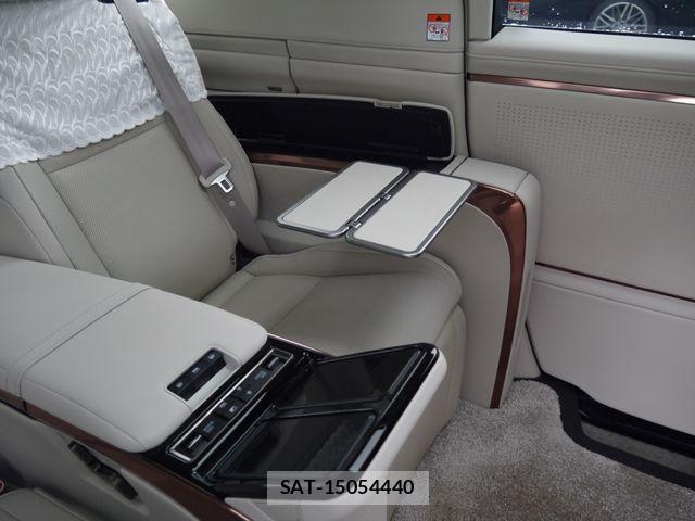 Lexus LM 2024-01 7020770-14