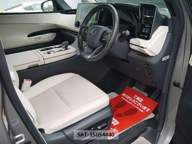 Lexus LM 2024-01 7020770-3