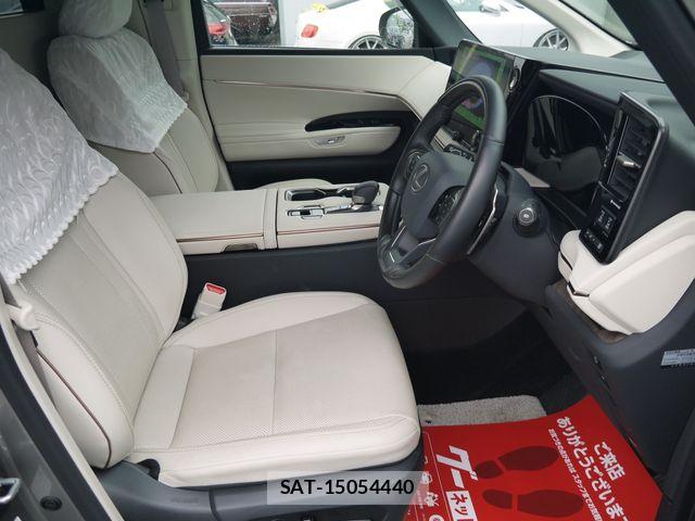 Lexus LM 2024-01 7020770-4