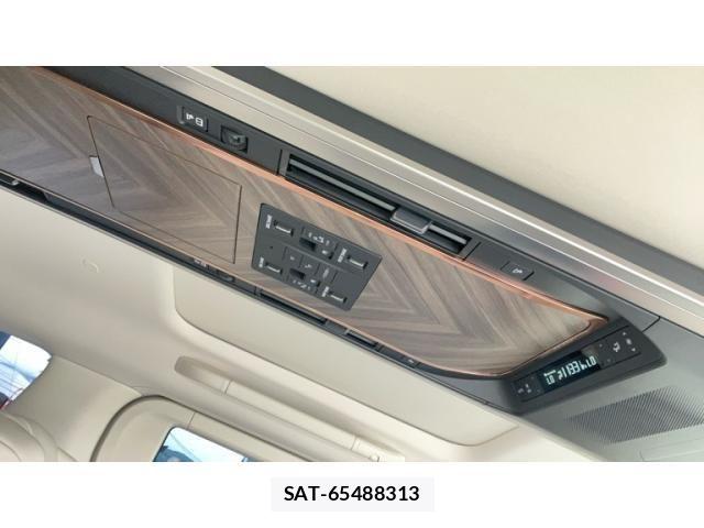 Lexus LM 2025-07 7059254-12