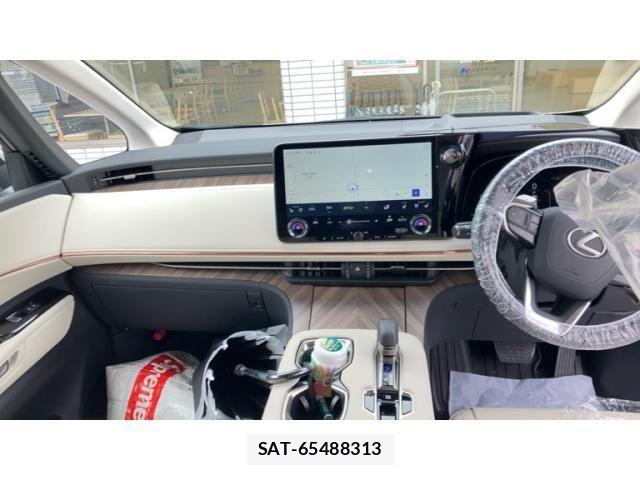 Lexus LM 2025-07 7059254-13