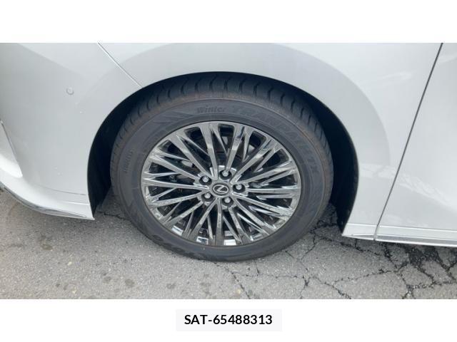 Lexus LM 2025-07 7059254-3