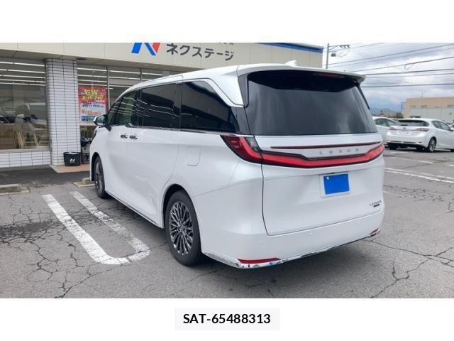 Lexus LM 2025-07 7059254-6