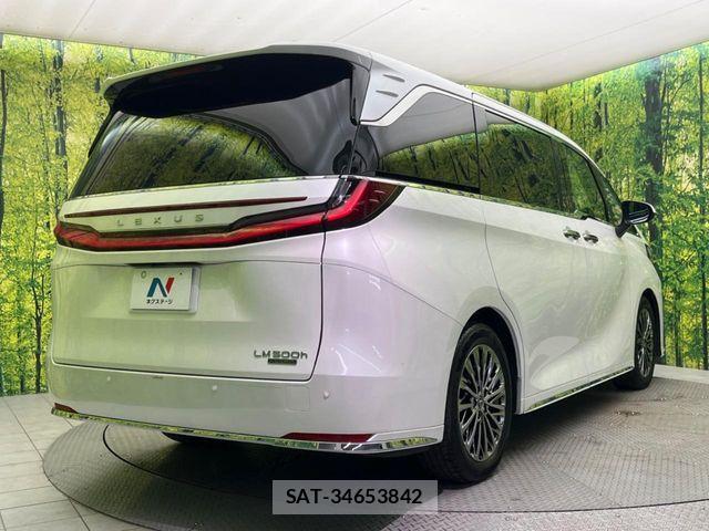 Lexus LM 2024-10 7220970-17