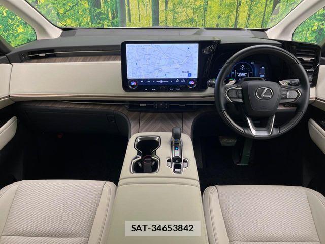 Lexus LM 2024-10 7220970-1