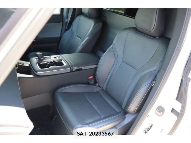 Lexus LM 2024-05 7501271-9
