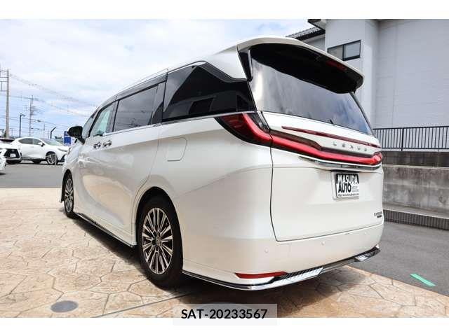 Lexus LM 2024-05 7501271-4