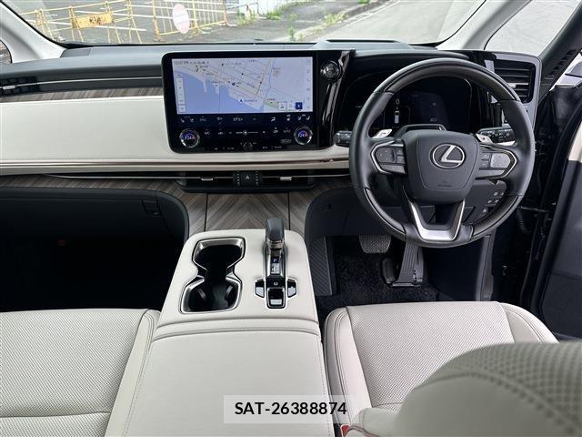 Lexus LM 2024-09 7617657-1