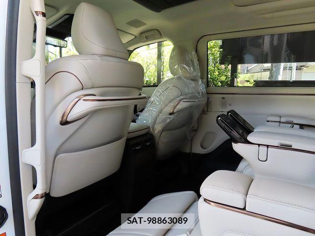 Lexus LM 2026-05 7725073-11