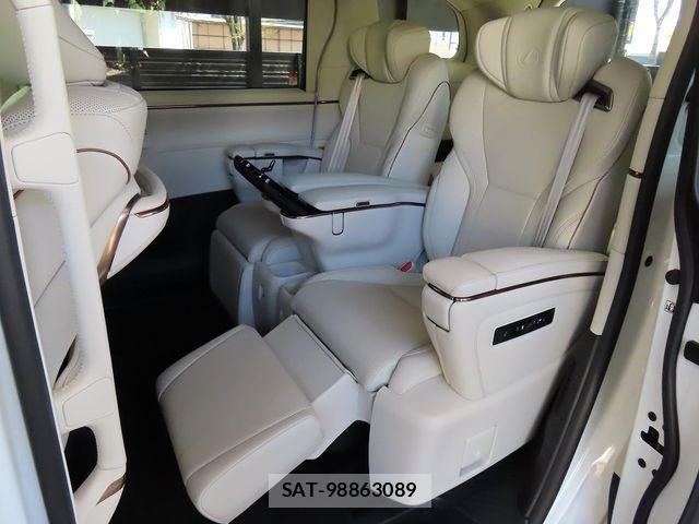 Lexus LM 2026-05 7725073-12