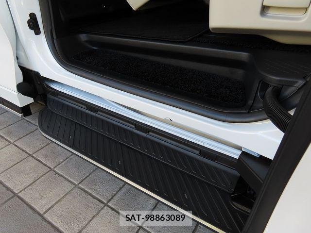 Lexus LM 2026-05 7725073-13