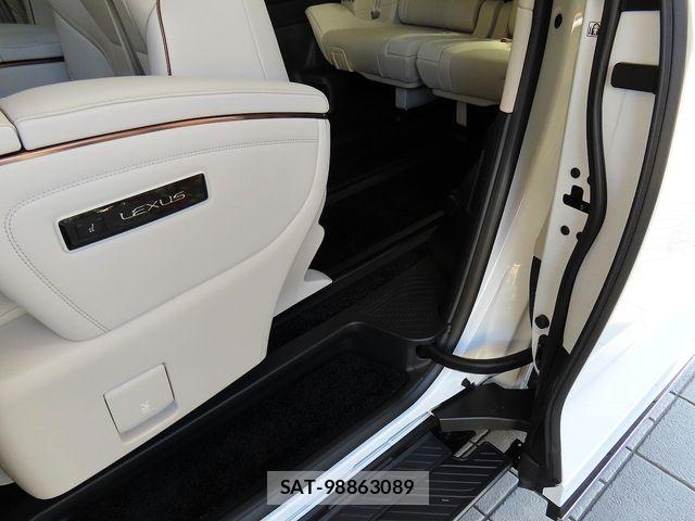 Lexus LM 2026-05 7725073-14