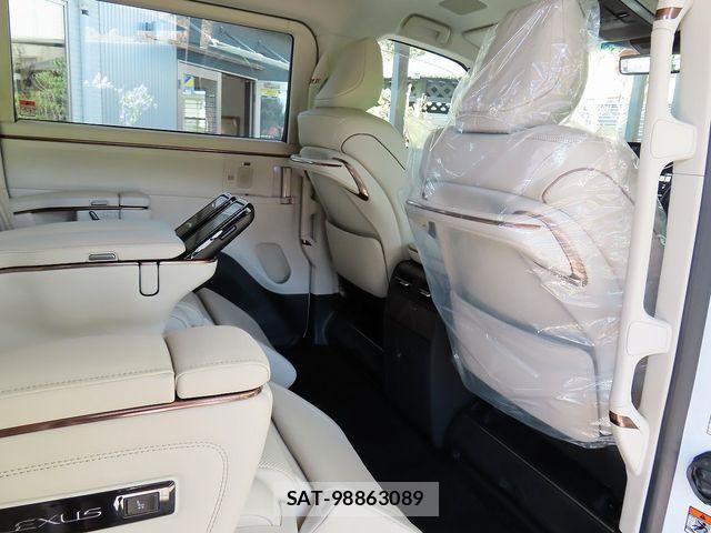 Lexus LM 2026-05 7725073-20