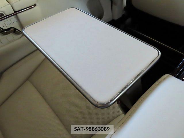 Lexus LM 2026-05 7725073-22