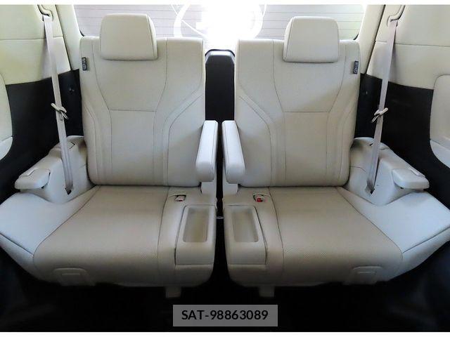 Lexus LM 2026-05 7725073-26