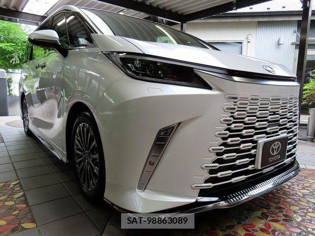 Lexus LM 2026-05 7725073-3