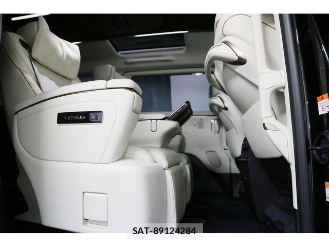 Lexus LM 2024-08 7725076-11