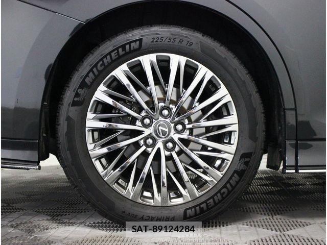 Lexus LM 2024-08 7725076-13