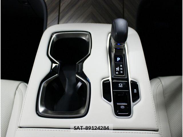 Lexus LM 2024-08 7725076-16