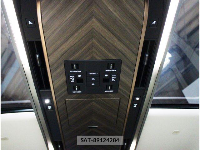 Lexus LM 2024-08 7725076-19