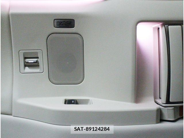 Lexus LM 2024-08 7725076-21