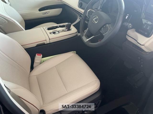 Lexus LM 2024-08 7786502-17
