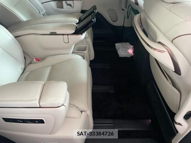 Lexus LM 2024-08 7786502-18