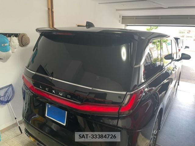 Lexus LM 2024-08 7786502-2