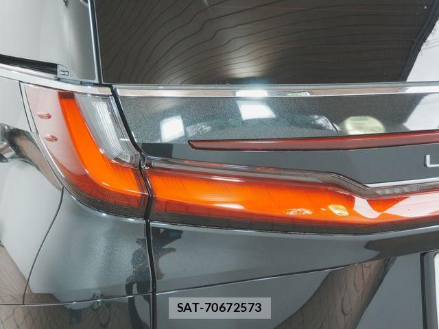 Lexus LM 2024-11 7877355-24