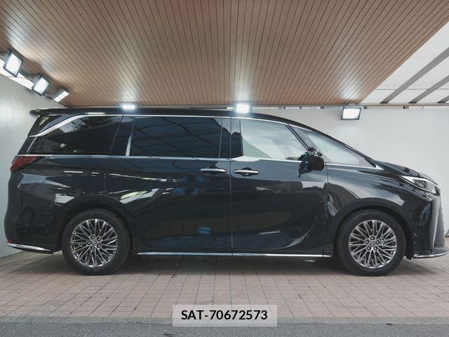 Lexus LM 2024-11 7877355-6