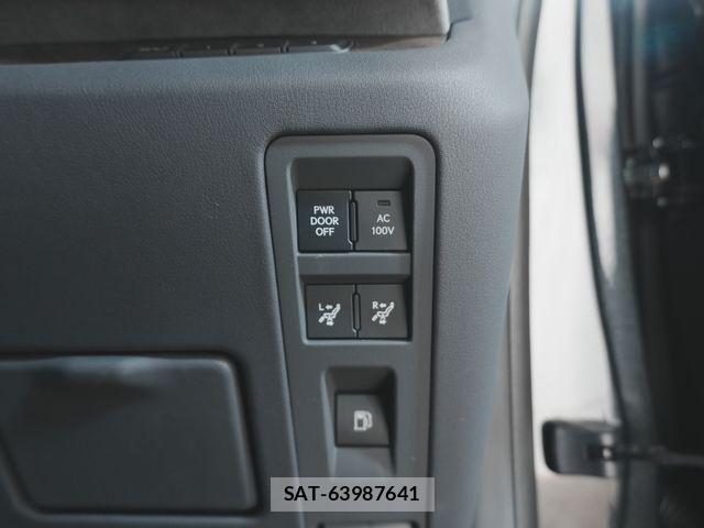 Lexus LM 2025-03 7979766-18