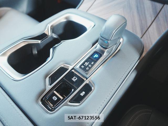 Lexus LM 2024-10 8036436-13