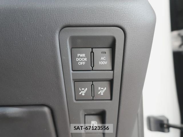 Lexus LM 2024-10 8036436-15