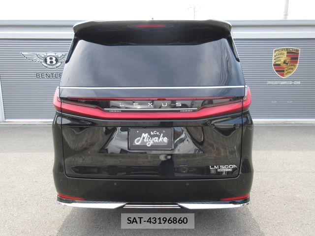 Lexus LM 2024-10 8366730-11