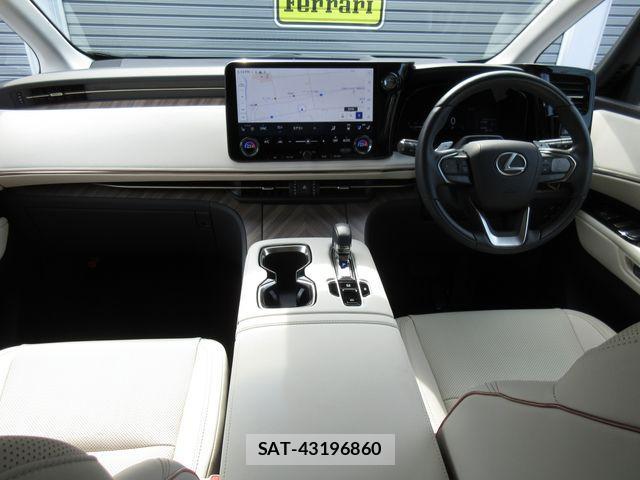 Lexus LM 2024-10 8366730-13